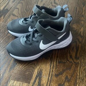 Brand New Nike Kids/Boys Black and White Sneakers